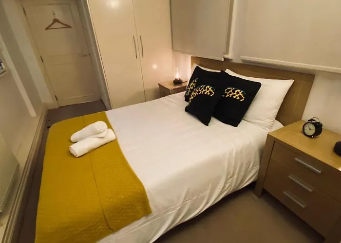 Shoreditch & Liverpool Steet Room A